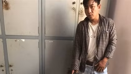 “Người dơi” chuyên gắp nhẫn, vòng, lắc vàng về… lót ổ