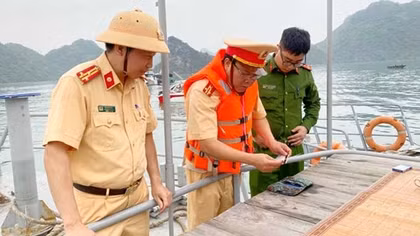 Trắng đêm cứu nạn trên Vịnh Hạ Long