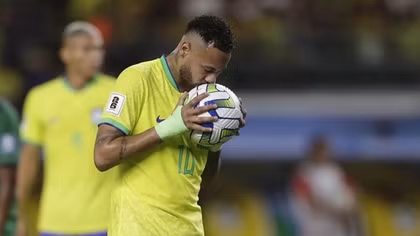 Vượt qua Pele, Neymar trở thành chân sút xuất sắc nhất mọi thời đại của ĐT Brazil