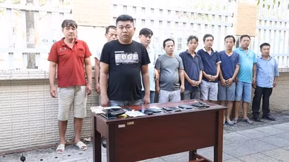 Tụ tập tại quán cà phê để đá gà trên mạng
