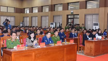 Nghe Tuấn "thần đèn", Vy "ngộ" chia sẻ những ngày lạc bước