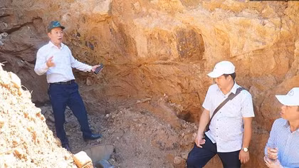 Lộ nguyên nhân khiến nước sông Đakrông xuất hiện màu đỏ đục