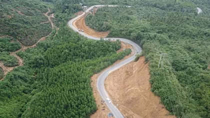 Nỗ lực xử lý các "điểm đen" tai nạn giao thông trên QL49