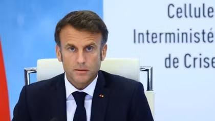 Cuộc bạo loạn và thử thách của ông Macron