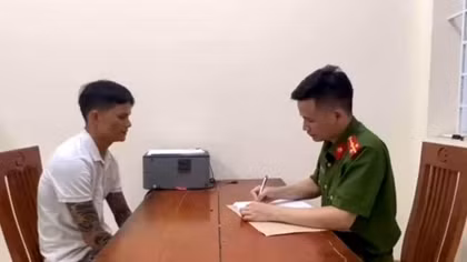 Đang ngồi uống nước, thanh niên bị côn đồ đánh nhập viện
