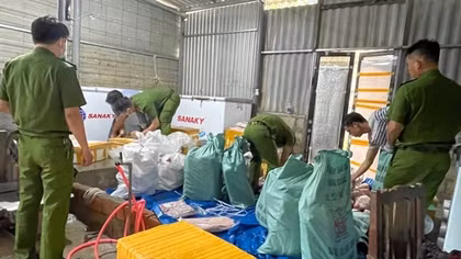 Hàng tấn tràng gà, bắp bò, lõi trâu… nghi nhập lậu chuẩn bị “tập kích” nhà hàng, tiệc cưới