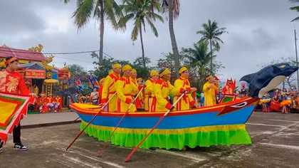 Độc đáo lễ hội cầu ngư dưới chân đèo Ngang
