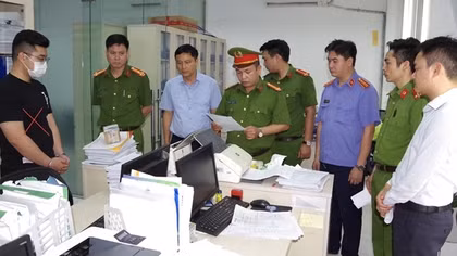 Khi nhân viên ngân hàng cầm đầu đường dây "tín dụng đen"