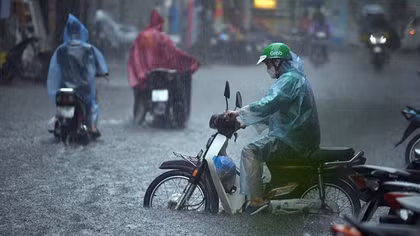 Miền Bắc trưa chiều mưa to, Trung Bộ nóng 39 độ C