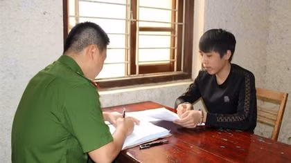Rao bán vé máy bay “giá sập sàn” rồi chuyển vé giả, cuỗm tiền