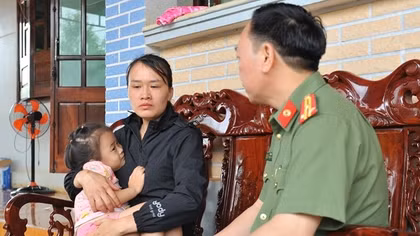 Báo CAND thăm hỏi gia đình các liệt sĩ hy sinh tại Đắk Lắk