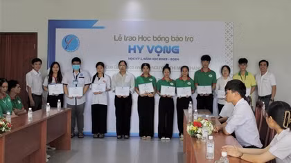 Trao 52 suất học bổng gần 500 triệu đồng tại Ngày hội Tân sinh viên 2023