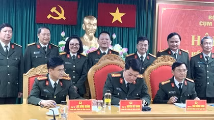 Công an 7 tỉnh biên giới phía Bắc ký giao ước thi đua