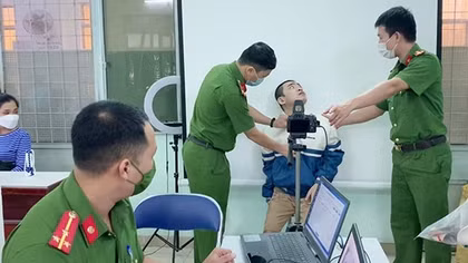 Đổi mới phong cách làm việc để phục vụ nhân dân tốt nhất