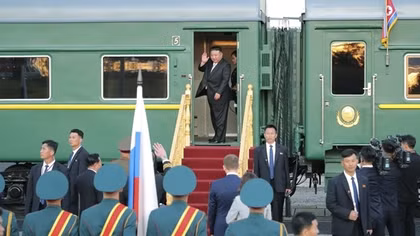 Ông Kim Jong-un đến thăm nhà máy sản xuất máy bay Nga