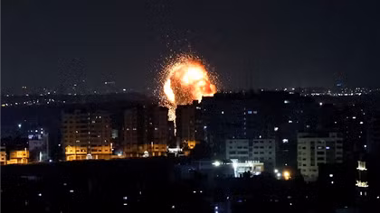 Israel không kích dữ dội sau khi hứng mưa tên lửa từ Dải Gaza