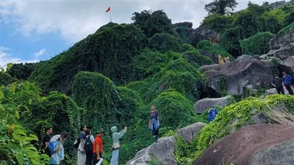 “Du lịch xanh” chốn non thiêng