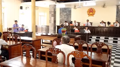 "Dê cụ" lãnh án 13 năm tù vì hiếp dâm bé gái 4 tuổi