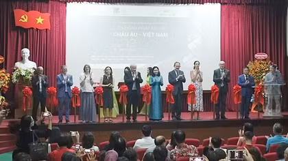 Bất ngờ lượng khán giả xem liên hoan phim Việt-Âu ngồi tràn cả lối đi