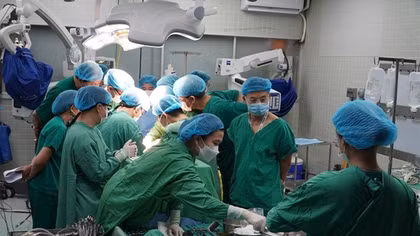 Trắng đêm ghép tạng xuyên Việt trước Ngày Thầy thuốc Việt Nam