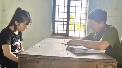 Đút túi hàng ngàn viên nén ma túy để bán thì gặp... Công an