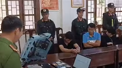 Truy bắt nhóm buôn ma túy dùng hàng nóng