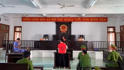 Tiếp tục hầu tòa vì đánh bạn tù khi đang thi hành án chung thân