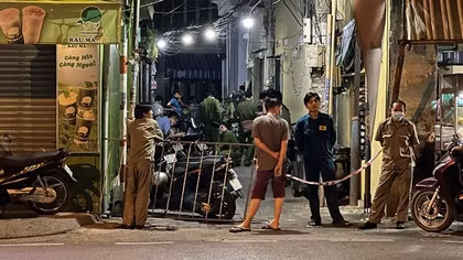 Bị nhắc nhở khi hút thuốc lá, bác sĩ sát hại em gái rồi tự sát