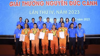 5 kỹ sư tiêu biểu của EVN được trao giải thưởng Nguyễn Đức Cảnh