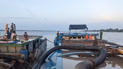Những cuộc truy bắt "cát tặc" trên sông ở miền Tây Nam Bộ