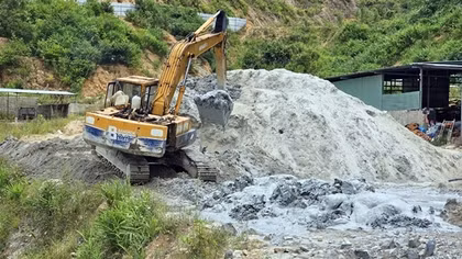 Kiểm tra phản ánh mỏ vàng chưa được cấp phép xả thải ra môi trường