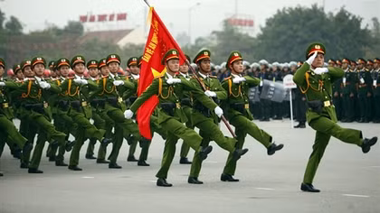 Bài 1: Trên dưới đồng lòng, dọc ngang thông suốt