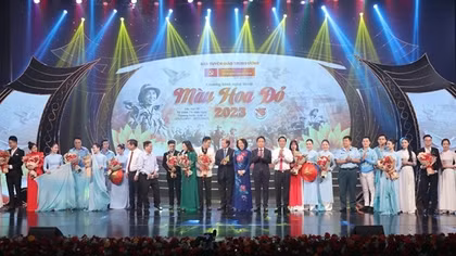 Dạt dào cảm xúc chương trình nghệ thuật đặc biệt “Màu hoa đỏ”
