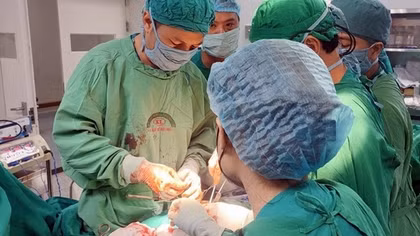 Cứu sống bệnh nhân bị vật sắc nhọn đâm thấu tim