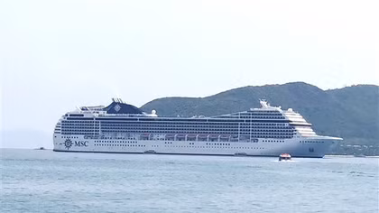 Hơn 1.000 du khách trên tàu biển du lịch quốc tế MSC Poesia tham quan Nha Trang