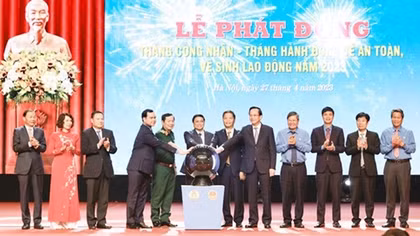 Nâng cao mức sống, cải thiện điều kiện làm việc của công nhân