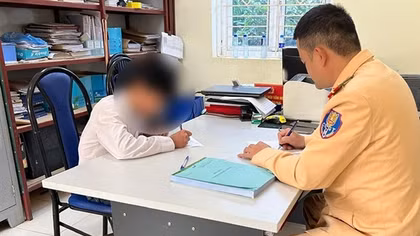 Chặn quái xế tuổi teen “tung hoành” trên đường