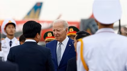 Tổng thống Hoa Kỳ Joe Biden đến Hà Nội, bắt đầu chuyến thăm Việt Nam