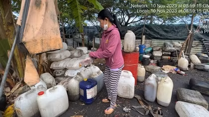 Đột nhập bãi tập kết, sang chiết dầu nhớt "chui" giữa khu dân cư