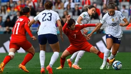 Thua đương kim vô địch Mỹ 0-3, các cô gái Việt Nam có màn chào World Cup đầy quả cảm