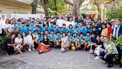 Tuyển nữ Việt Nam giao lưu cùng Đại sứ quán Đức tại Hà Nội