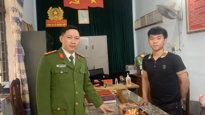 Nhiều cá nhân giao nộp vũ khí, vật liệu nổ và pháo trong dịp Tết