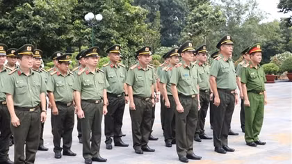 Bộ Công an dâng hương tưởng niệm, tri ân các Anh hùng, Liệt sĩ