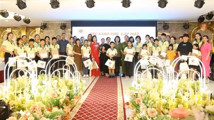 Trao 75 suất quà tặng cho trẻ mồ côi có hoàn cảnh khó khăn