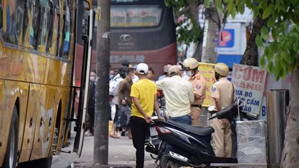TP Hồ Chí Minh: Vận tải khách biến tướng vẫn hoạt động công khai