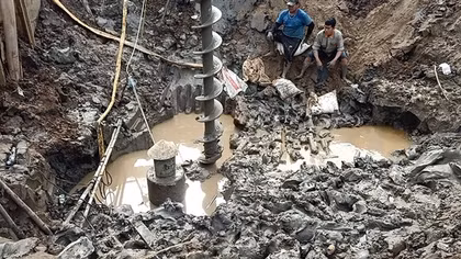 Công binh chi viện cho Đồng Tháp giải cứu bé trai bị lọt vào ống trụ bê tông