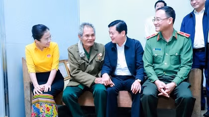 Những ngôi nhà lấp lánh niềm vui (Bài 1)