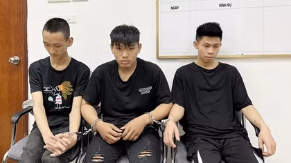 Mâu thuẫn trên mạng, hàng chục thanh niên mang dao phóng lợn hẹn nhau hỗn chiến