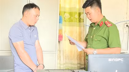2 cán bộ xã chiếm đoạt tiền điện hỗ trợ người nghèo