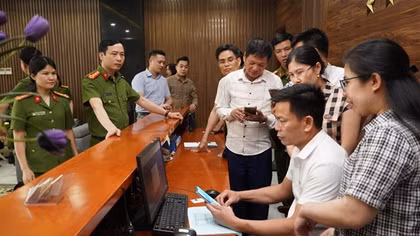 Mất 2 giây để nhận, thanh toán phòng tại khách sạn khi dùng CCCD gắn chip